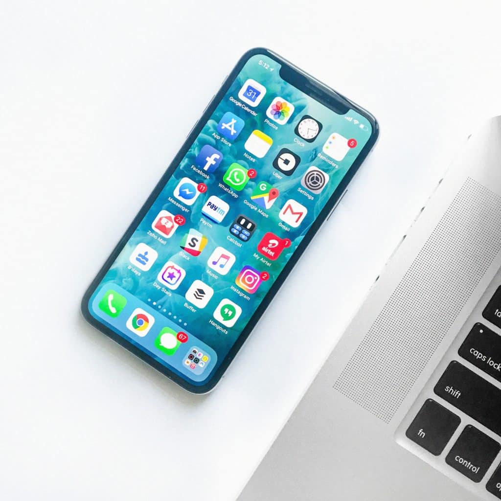 réseaux sociaux sur téléphone